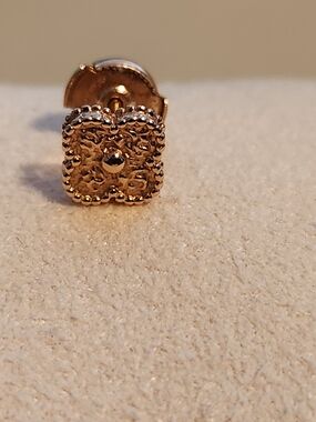 Authentic Van Cleef & Arpels  18K Rose Gold Stud  Earring